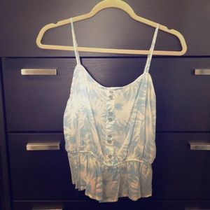 Super cute top, perfect w/ bell bottoms!